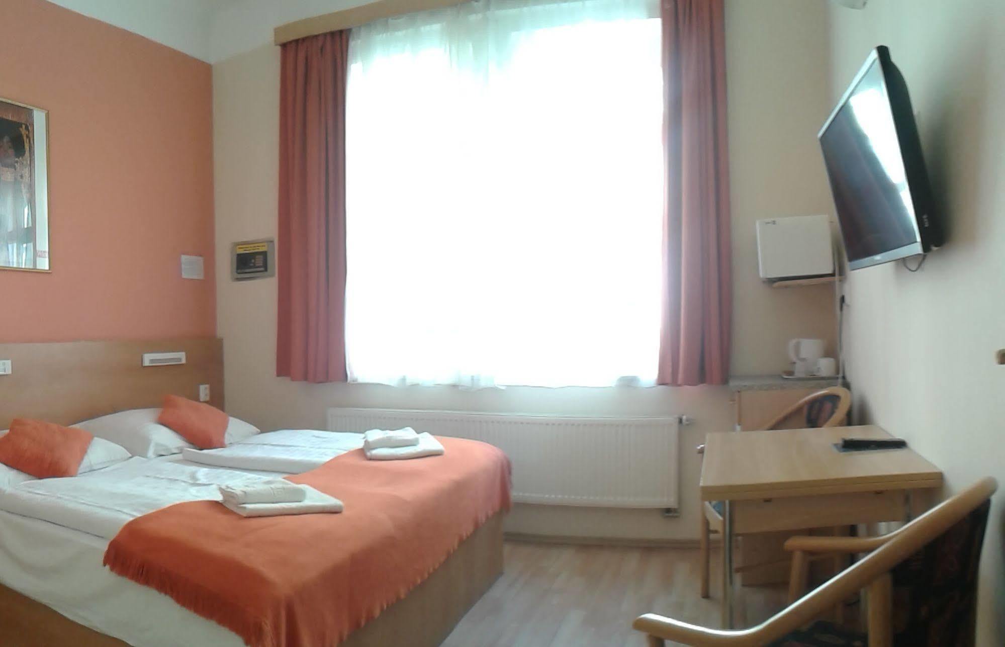 Residence Tabor Praha Bagian luar foto