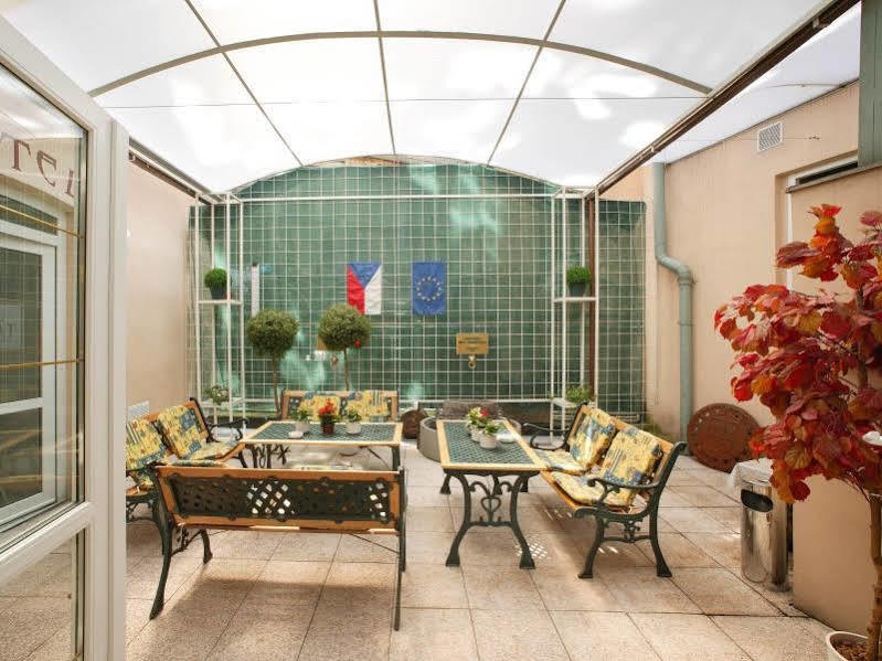 Residence Tabor Praha Bagian luar foto