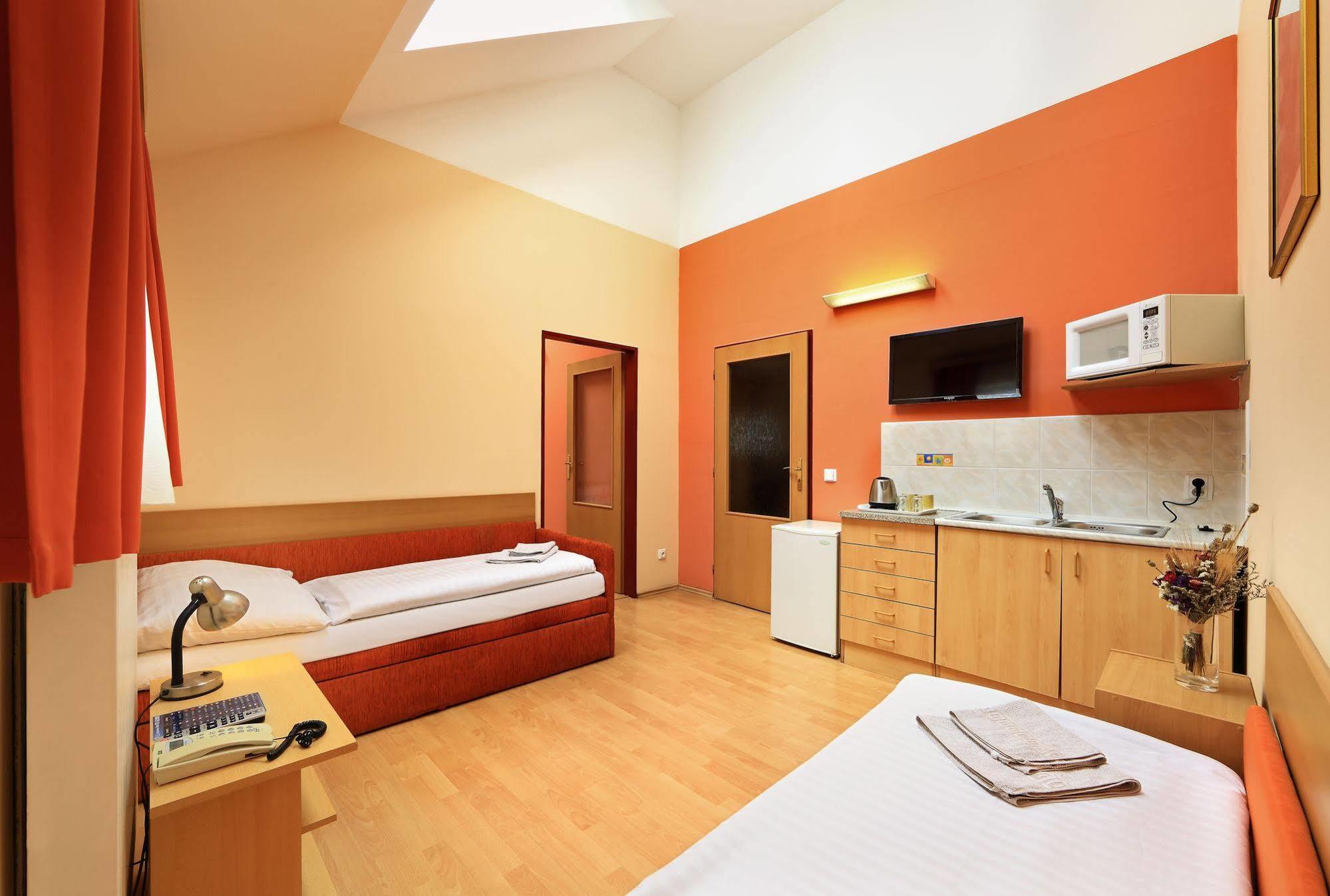 Residence Tabor Praha Bagian luar foto