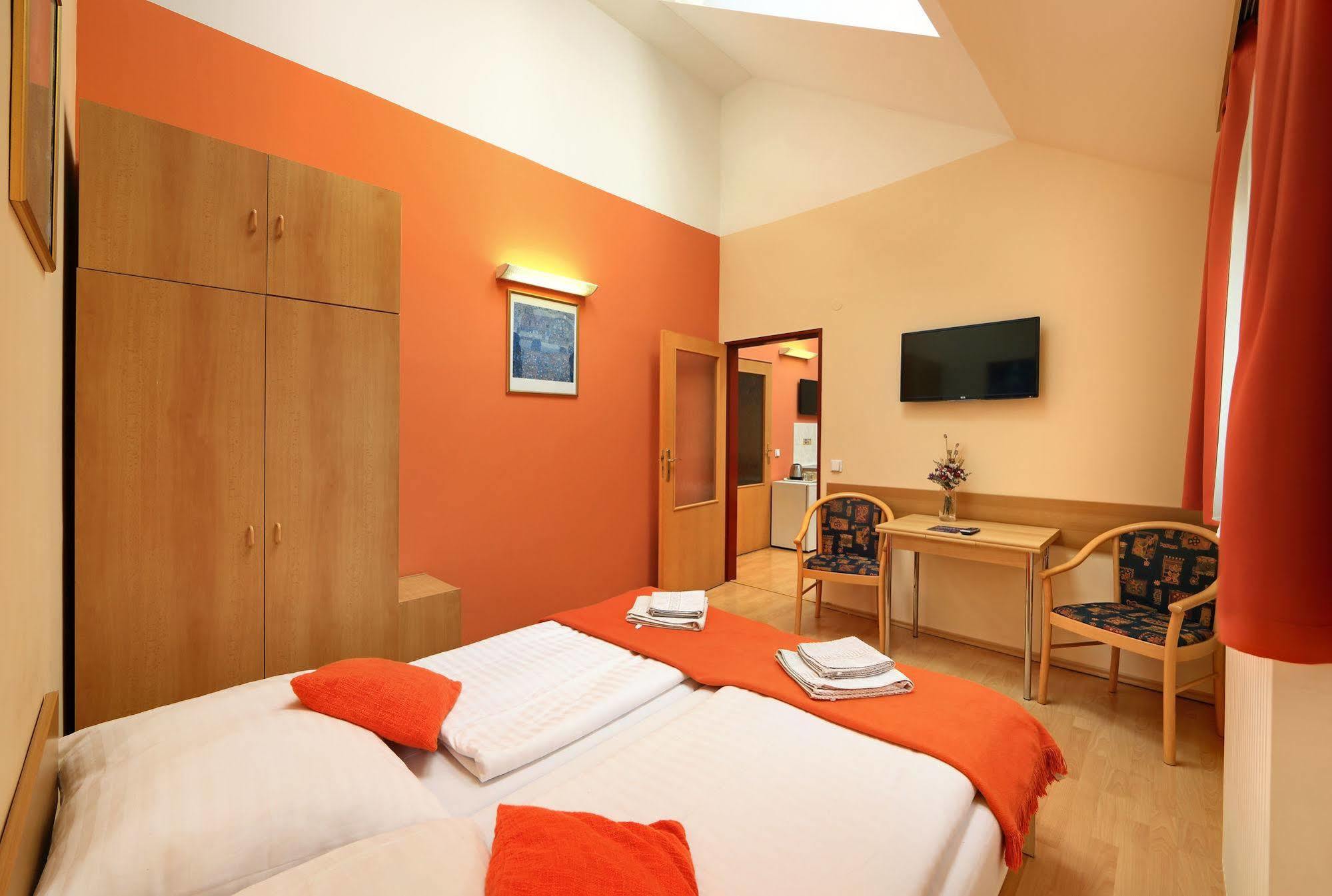 Residence Tabor Praha Bagian luar foto
